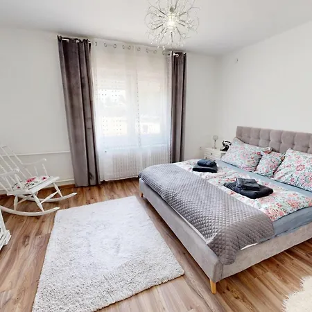 Alomhaz * Balatonszabadi Fürdőtelep